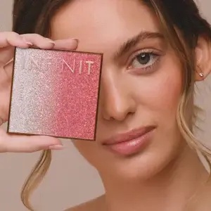 https://content.at.farmasi.com/Product/1002569_64_5.webp